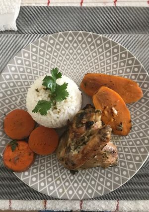 Una foto de Pollo al horno con salsa chimichurri a lo Carmelita