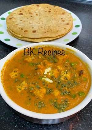 A picture of Matar Paneer.