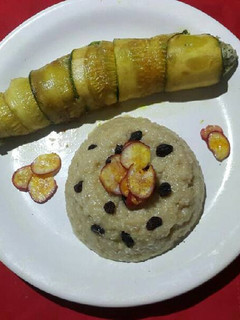 Una foto de Arrolladitos de zucchini rellenos con tofu