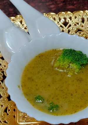 A picture of Broccoli soup.