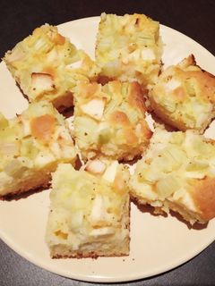 Habkönnyű rebarbarás sütemény recept fotója