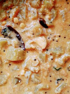 கல்யாண வீட்டு புடலங்காய் கூட்டு(pudalangai koottu recipe in tamil) செய்முறை முக்கிய புகைப்படம்