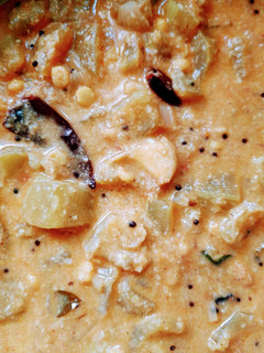 கல்யாண வீட்டு புடலங்காய் கூட்டு(pudalangai koottu recipe in tamil) செய்முறை முக்கிய புகைப்படம்