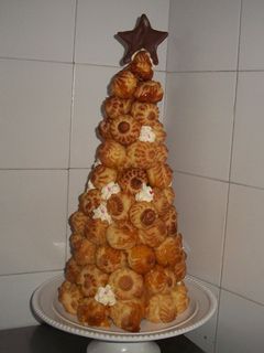 Una foto de Croquembouche