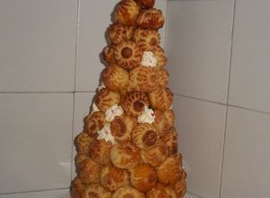 Una foto de Croquembouche