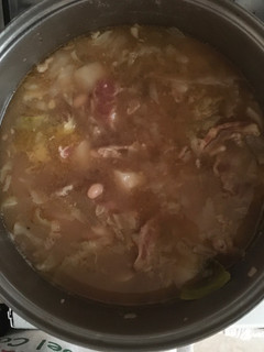 Una foto de Alubias con pie de cerdo