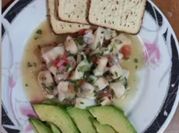 Una foto de ceviche corvina