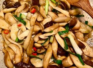 Hình của món Nấm mối xào bơ tỏi.