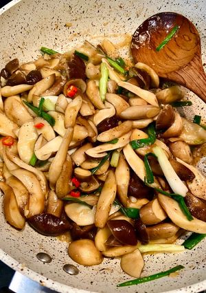 Hình của món Nấm mối xào bơ tỏi.