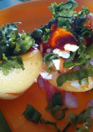 भरवा आलू चाट (Stuffed potato chaat recipe in hindi) रेसिपी मुख्य फोटो