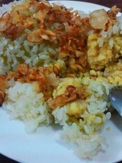Hình của món Xôi khúc (làm bằng cải bó xôi).