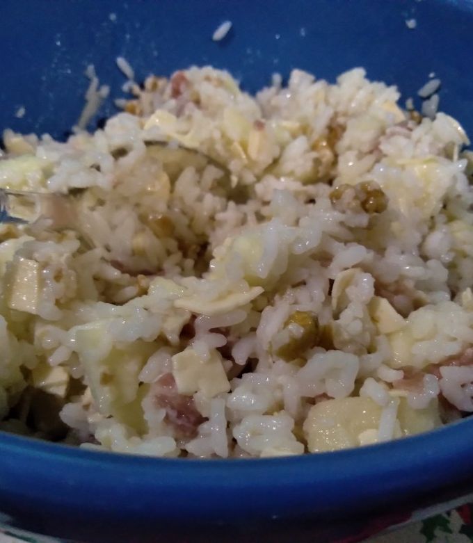 Una foto de Ensalada de los 100 gr (arroz y nueces)