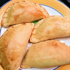 A picture of Home made meat pie.