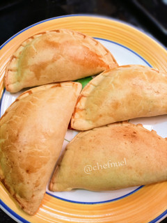 A picture of Home made meat pie.