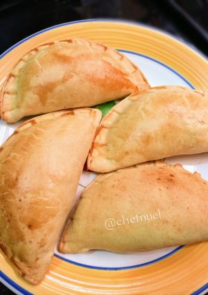 A picture of Home made meat pie.