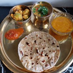 A picture of Sukhi Bhaaji Khati meethi dal and fulka roti - a Gujarati Thali.