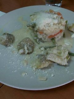 Una foto de Risotto con espárragos y alcachofas