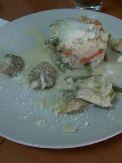 Una foto de Risotto con espárragos y alcachofas