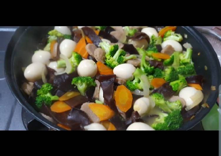 Langkah Mudah untuk Membuat Ca brokoli telur puyuh saos tiram, Bisa Manjain Lidah