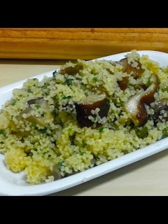 Una foto de Cous cous con setas (estilo hindú)
