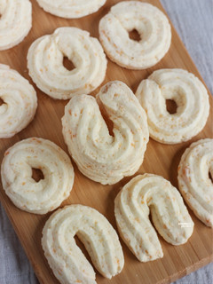 A picture of Sagu Keju [Cheese Sago Cookies].