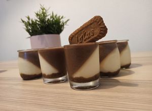 Foto principal de Tarta dos chocolates con Lotus en vasitos 🥧