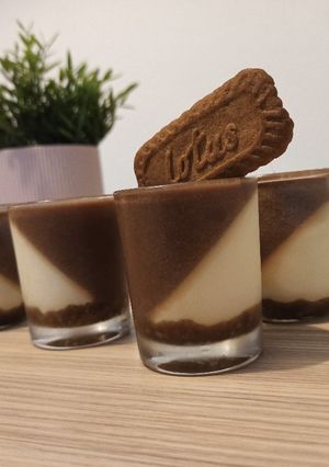 Una foto de Tarta dos chocolates con Lotus en vasitos 🥧