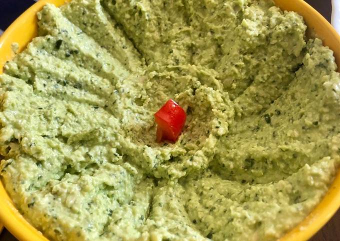 Aufstrich mit Mandeln, Basilikum und Fetakäse