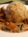 Bayerische Semmelknödel mit Pilzragout