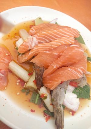 รูปของ ยำปลาแซลมอน+กุ้ง