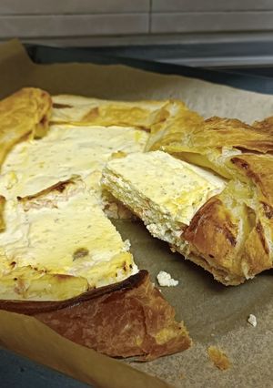 Una foto de Galette de hojaldre y salmón marinado con limón