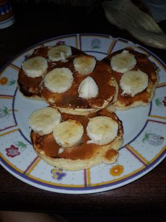 Una foto de Hotcakes con banana y dulce de leche 🤤