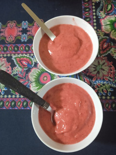 Una foto de Helado de frutilla y banana