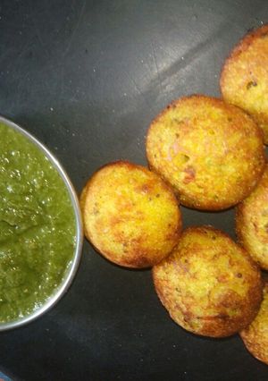 A picture of Rava appam.