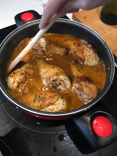 Una foto de Muslos de pollo