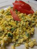 Huevos revueltos con crema y perejil