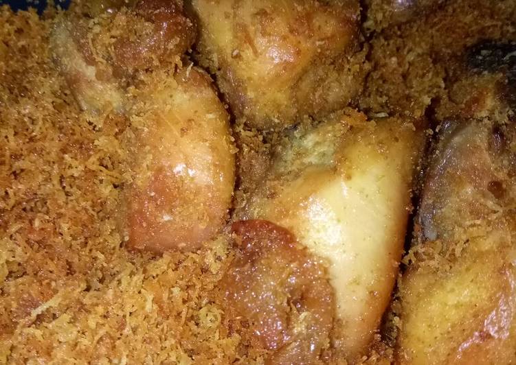 Ayam srundeng goreng