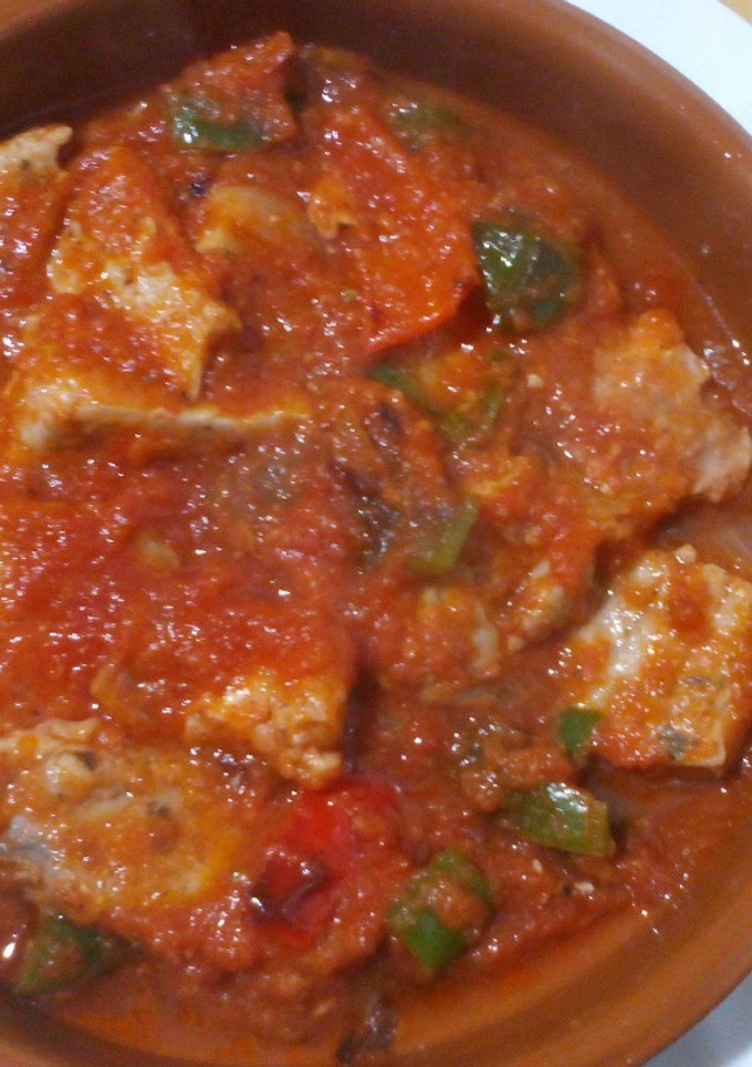 Una foto de Atún con tomate