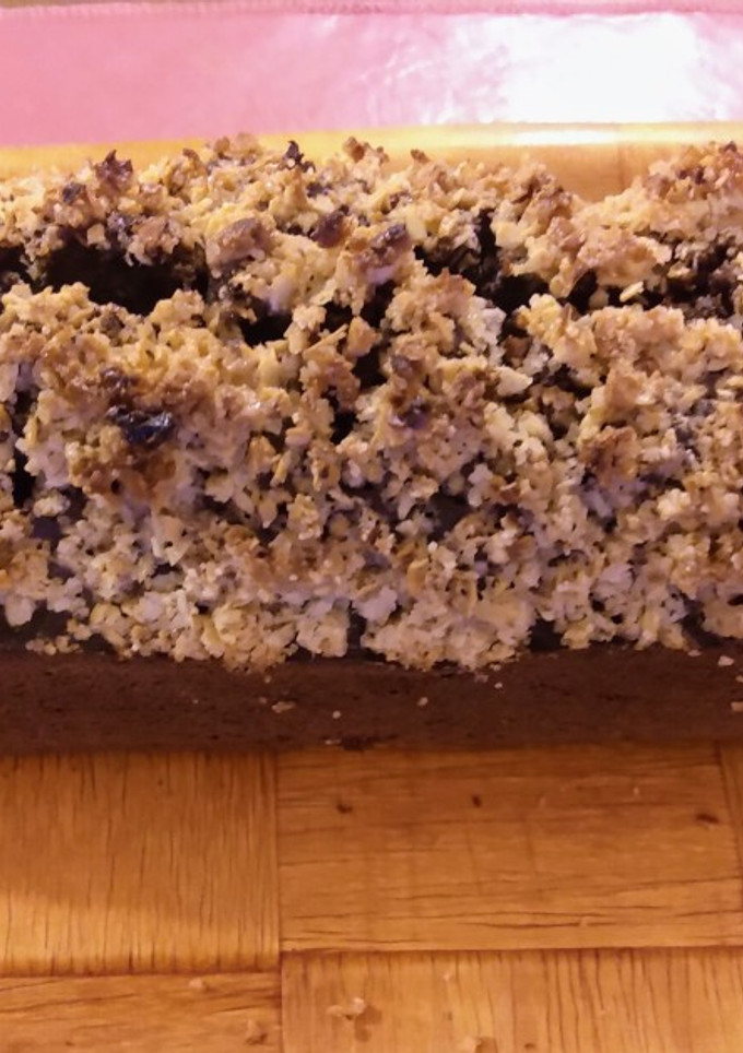 Una foto de Budín con harina de algarroba, manzana, dulce de leche y crumble