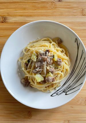 Foto di #657 Spaghetti con cipolle ramate, zucchine, salsiccia e noci 🧅🥒🍖🥜