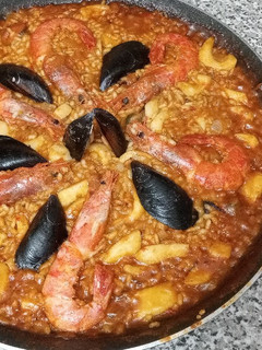 Una foto de Paella de marisco