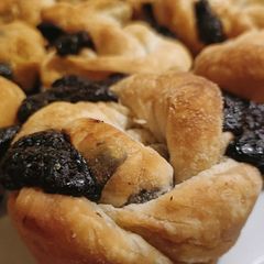 A picture of Puff pastry muffins with only 2 ingredients.