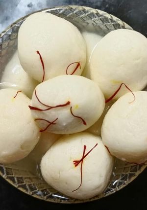 રસ ગુલ્લા(rasgulla recipe in gujarati) રેસીપી મુખ્ય ફોટો
