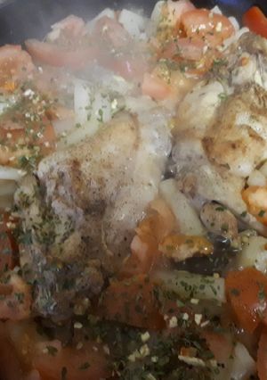 Une photo de Cuisses de lapin cuites aux oignons, légumes, herbes aromatiques
