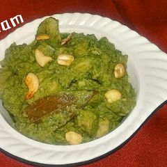 Muglai aloo in green gravy A picture of Muglai aloo in green gravy.