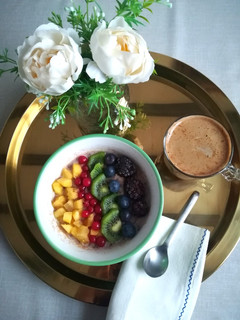 Una foto de Porridge de avena con frutas