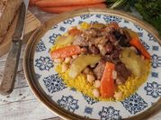 Una foto de couscous con cordero