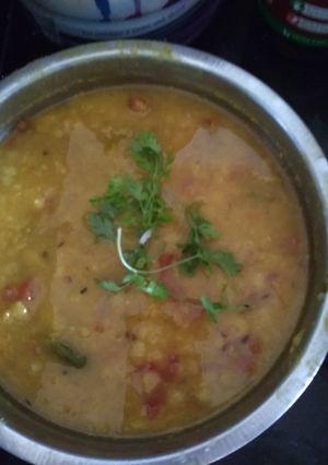 A picture of Dal fry.