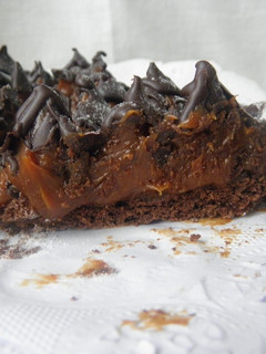 Una foto de Tarta conitos o copitos de dulce de leche y chocolate
