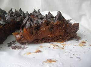 Una foto de Tarta conitos o copitos de dulce de leche y chocolate